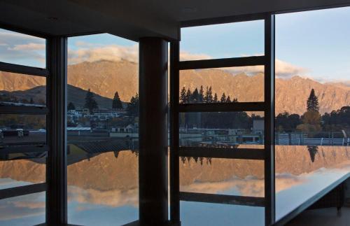 53 Shotover Apartment