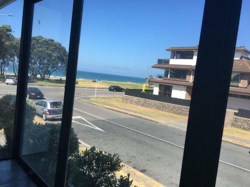 Motel Ocean Waves