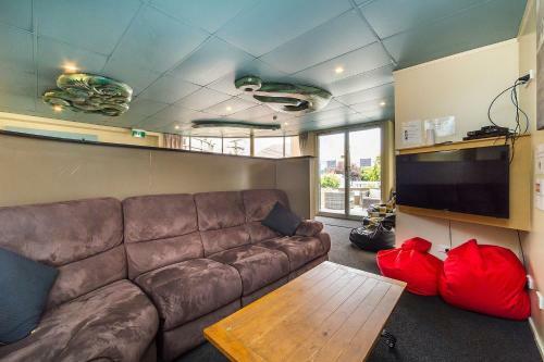 Sir Cedrics Tahuna Pod Hostel