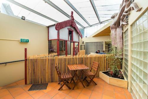 Sir Cedrics Tahuna Pod Hostel