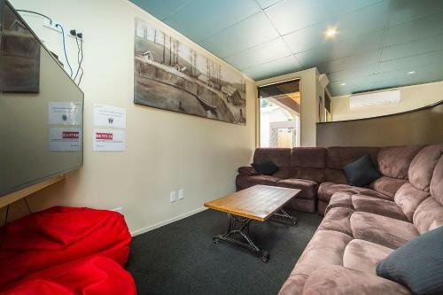Sir Cedrics Tahuna Pod Hostel
