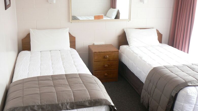 289 Midway Motel