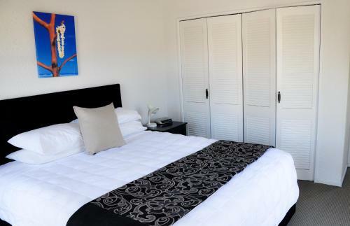Aqua Beachfront Motel