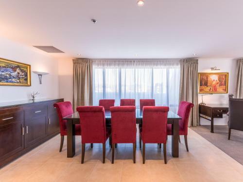Fino Hotel & Suites