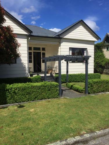Alfresco Eatery And Historic Villas