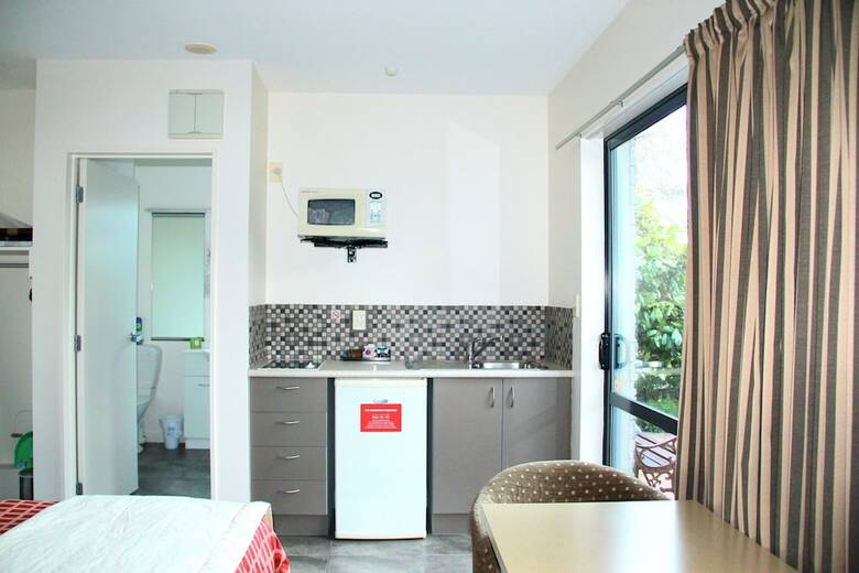 298 Westside Motor Lodge