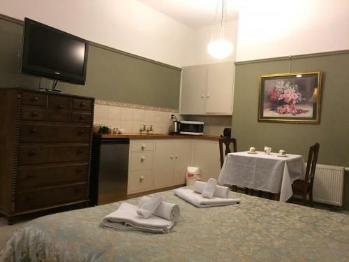Albatross Inn Bed & Breakfast