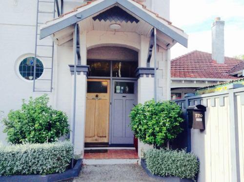 Albatross Inn Bed & Breakfast