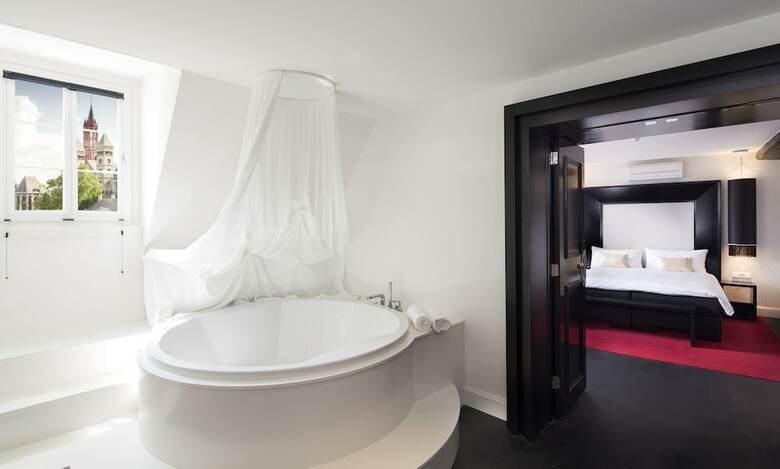 Le Theatre Hotel