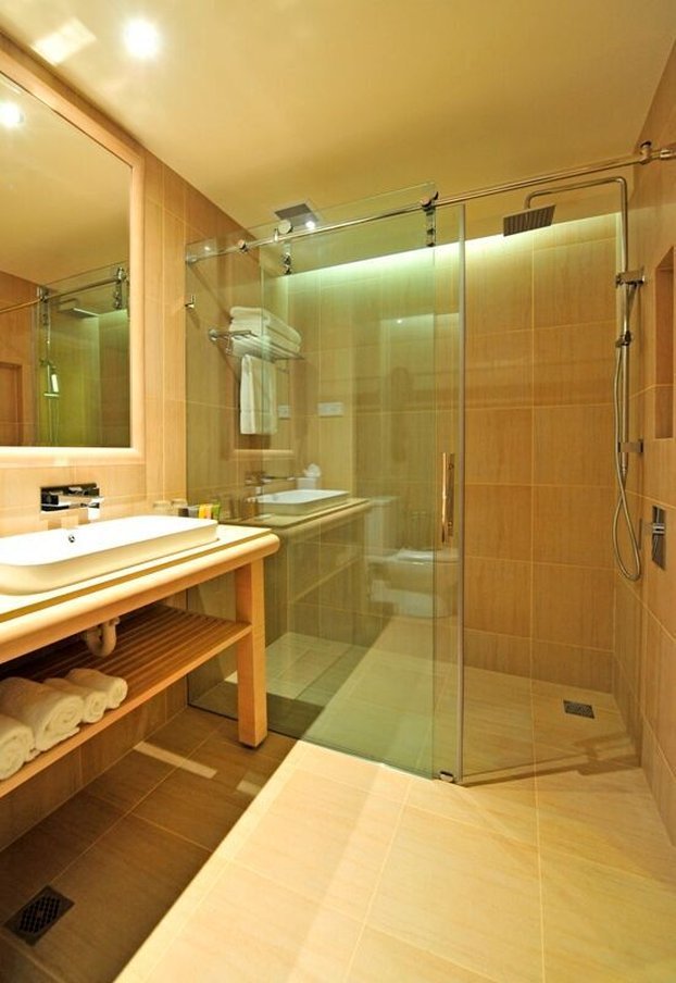Hotel Lasseters (standard Rm)