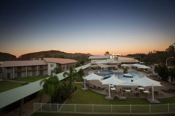 Hotel Lasseters (standard Rm)