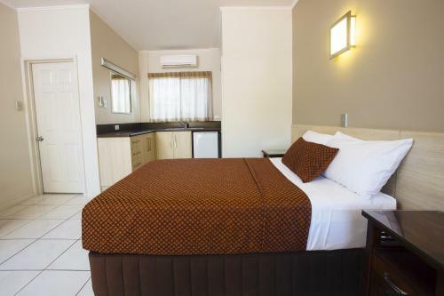 Hotel City Oasis Inn