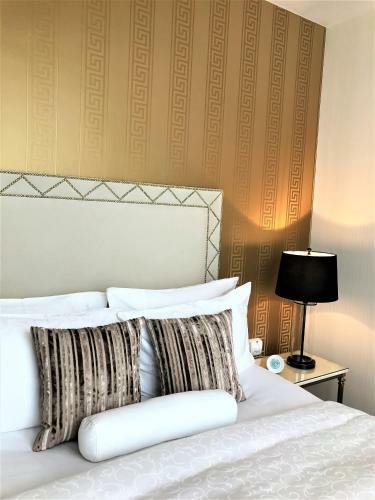 Luxury Apartments Mondrian Old Town