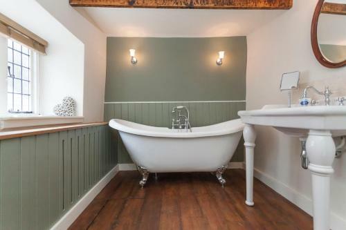 Three Little Pigs Luxury Cottage