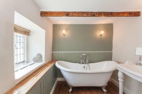 Three Little Pigs Luxury Cottage