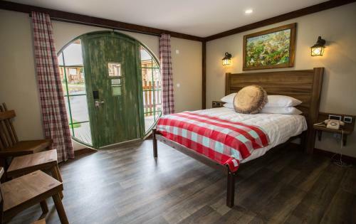 Hotel Enchanted Village