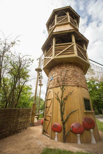 Hotel Enchanted Village