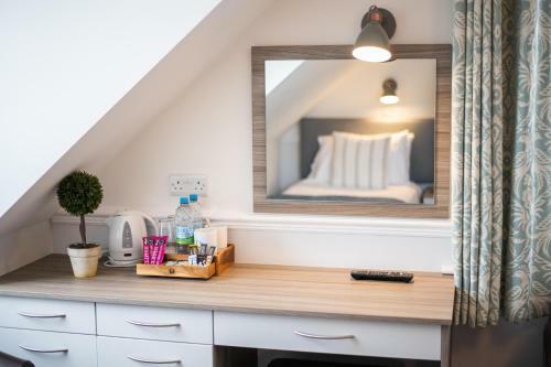 Kingswood & Devoran Hotel