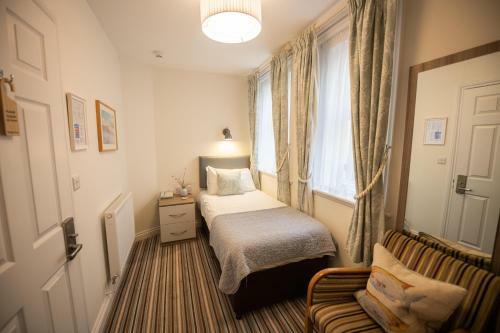 Kingswood & Devoran Hotel