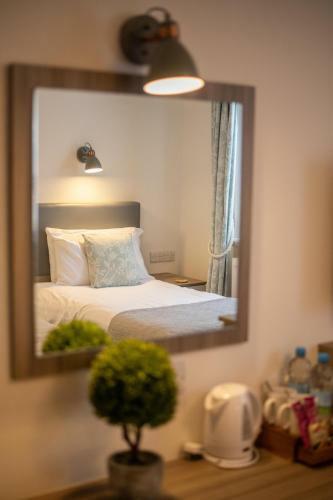 Kingswood & Devoran Hotel