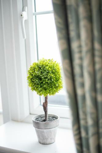 Kingswood & Devoran Hotel