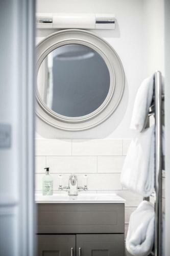 Kingswood & Devoran Hotel