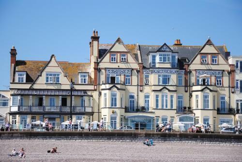 Kingswood & Devoran Hotel