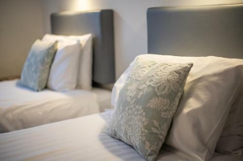 Kingswood & Devoran Hotel