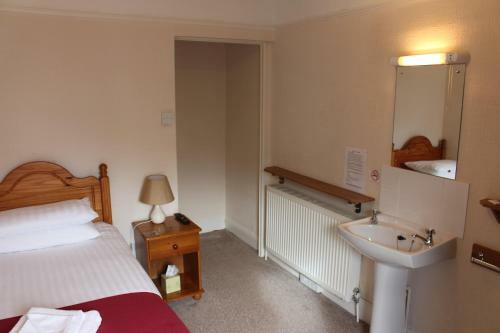 Hostal The Tudor Guest House