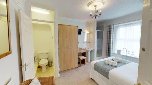 Hostal The Tudor Guest House