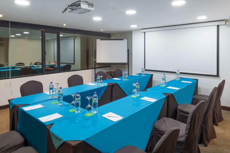 Hotel Howard Johnson La Carolina- Quito