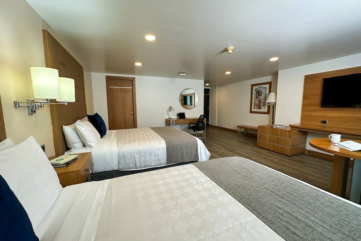 Hotel Howard Johnson La Carolina- Quito