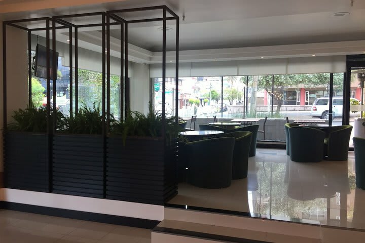 Hotel Howard Johnson La Carolina- Quito