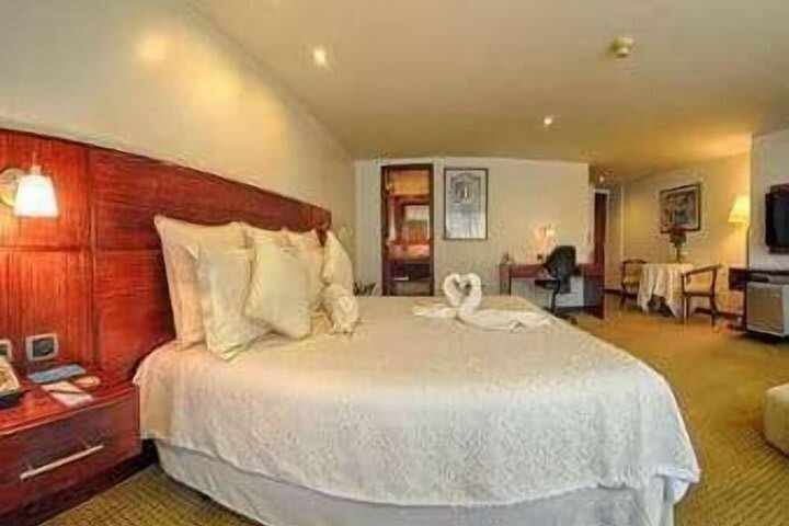 Hotel Howard Johnson La Carolina- Quito