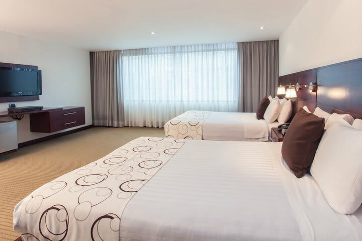 Hotel Howard Johnson La Carolina- Quito