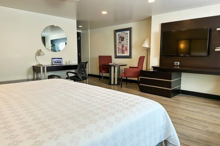 Hotel Howard Johnson La Carolina- Quito