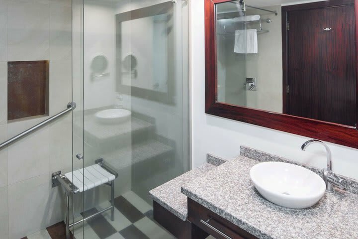 Hotel Howard Johnson La Carolina- Quito