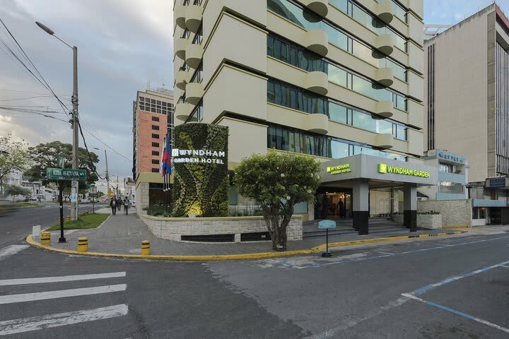 Hotel Howard Johnson La Carolina- Quito