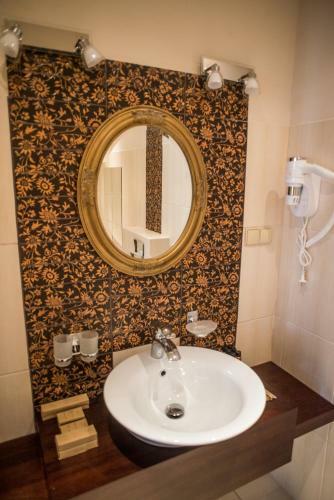 Apartamento Siedem Komnat Siedmiu Mistrz�w