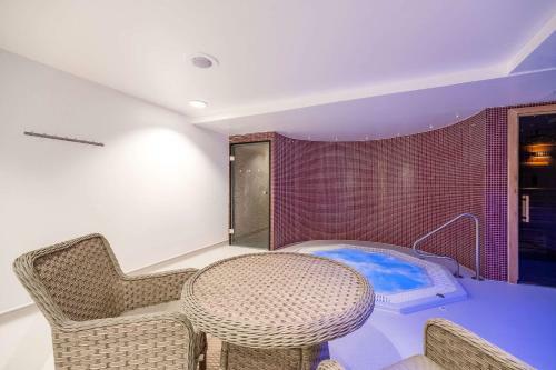 Clarion Collection Harte & Garter Hotel & Spa