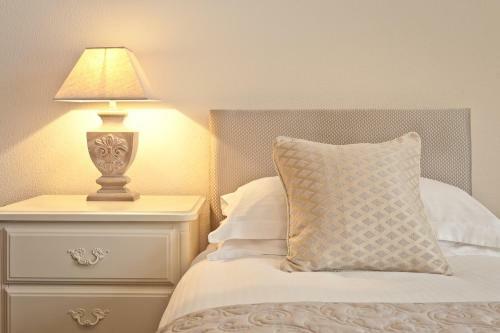 Hostal Chestnuts Guest House (adults Only)