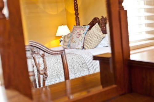 Hostal Chestnuts Guest House (adults Only)