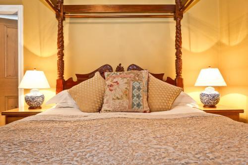 Hostal Chestnuts Guest House (adults Only)