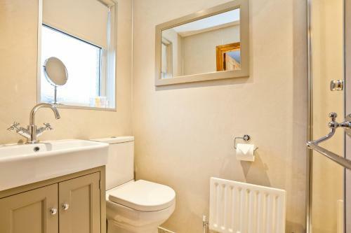 Hostal Chestnuts Guest House (adults Only)