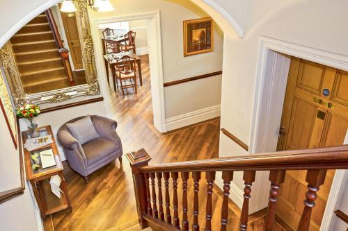Hostal Chestnuts Guest House (adults Only)