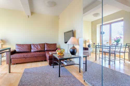 Mountain View Apartment By Tyzenhauz