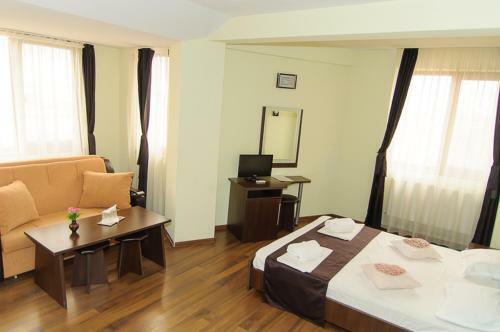Hostal Hotel Coralis