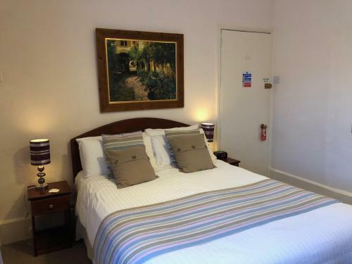 Hostal The Burleigh