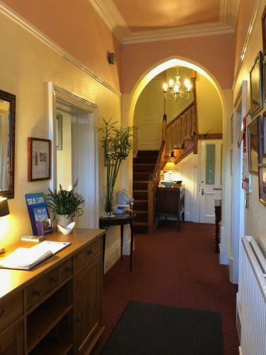 Hostal The Burleigh