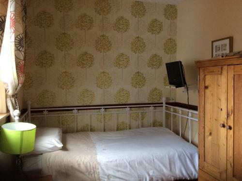 Hostal Admiral Guest House